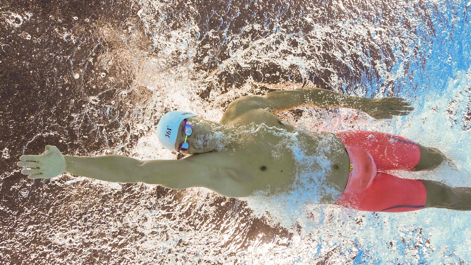 训练营引入外籍体能师提升队伍整体体能规划水平与科学恢复，国外体能训练课